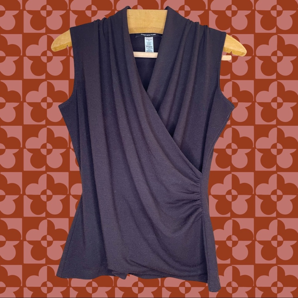 Sophisticated Jones New York brown top.